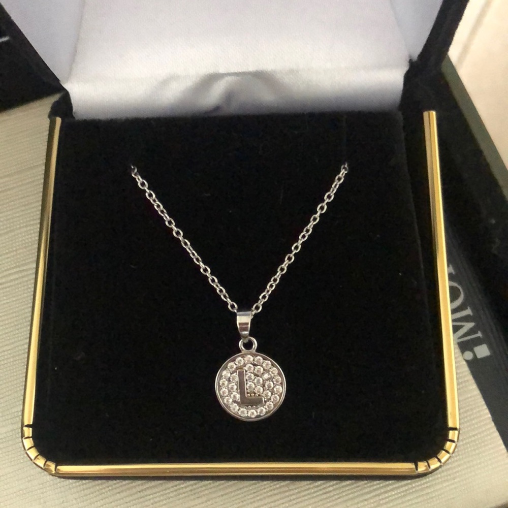 Silver L pendant necklace
